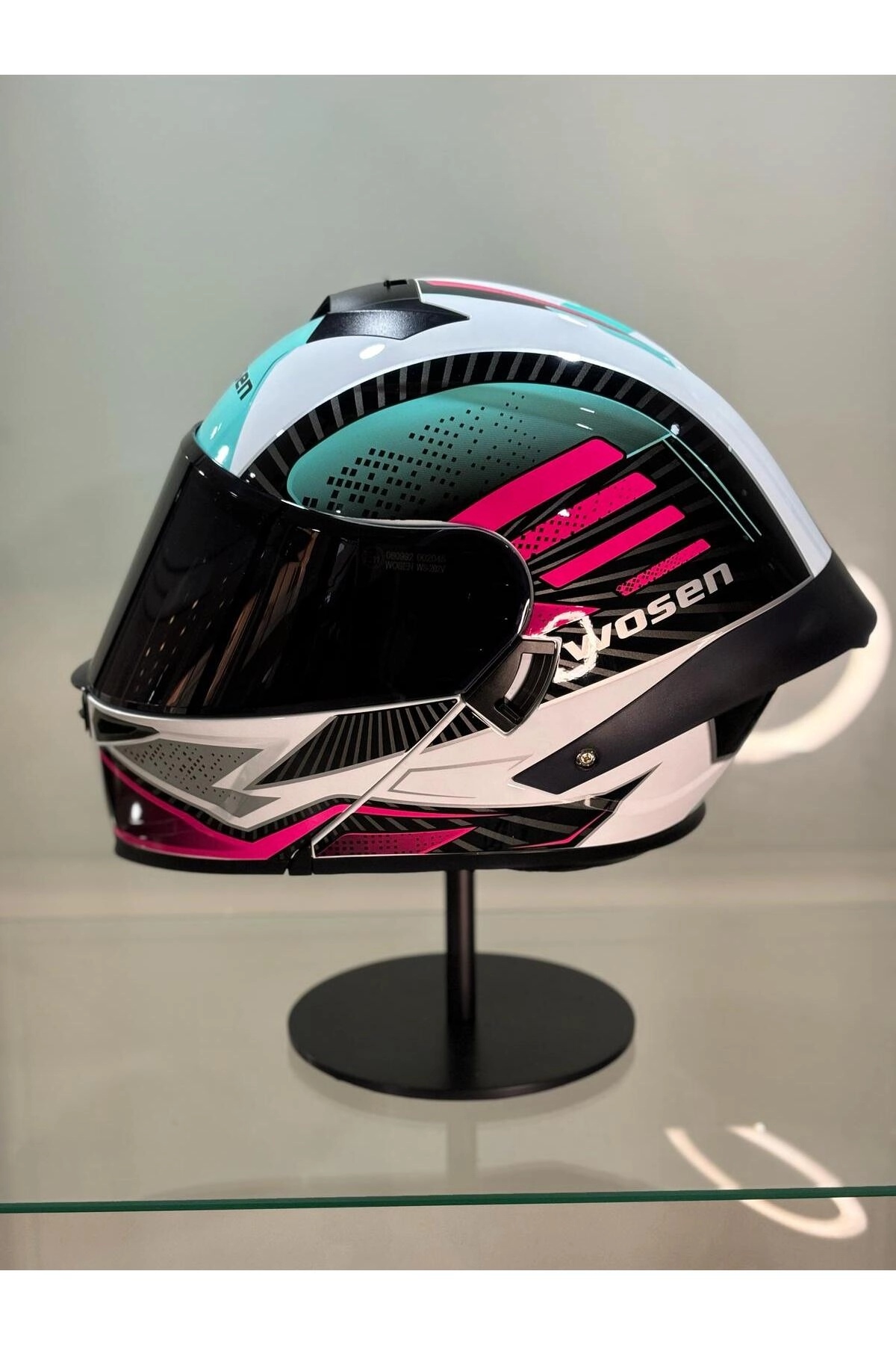 resimler/genel/Ws-202 Güneş Gözlüklü Çene Açılır Kask Siyah Vizörlü F1