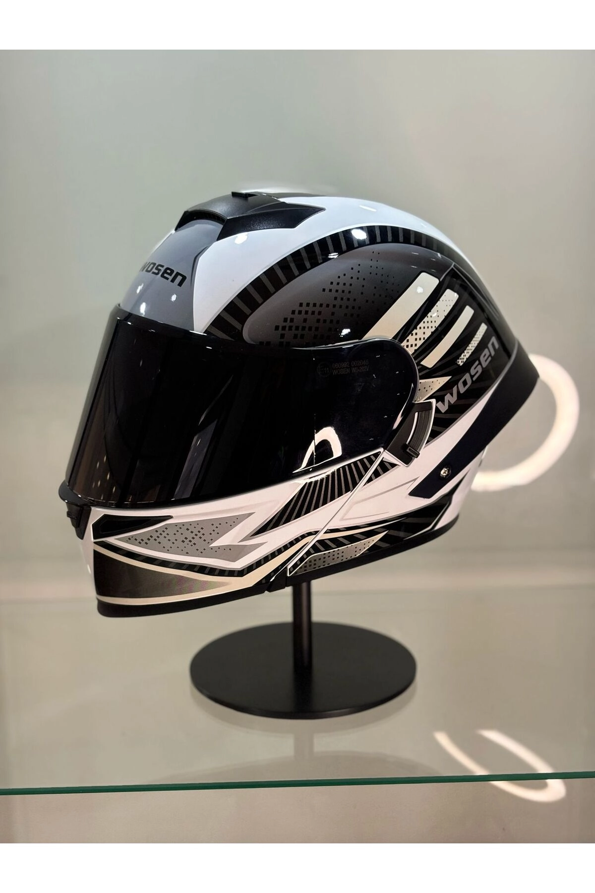 resimler/genel/Ws-202 Güneş Gözlüklü Çene Açılır Kask Siyah Vizörlü D1