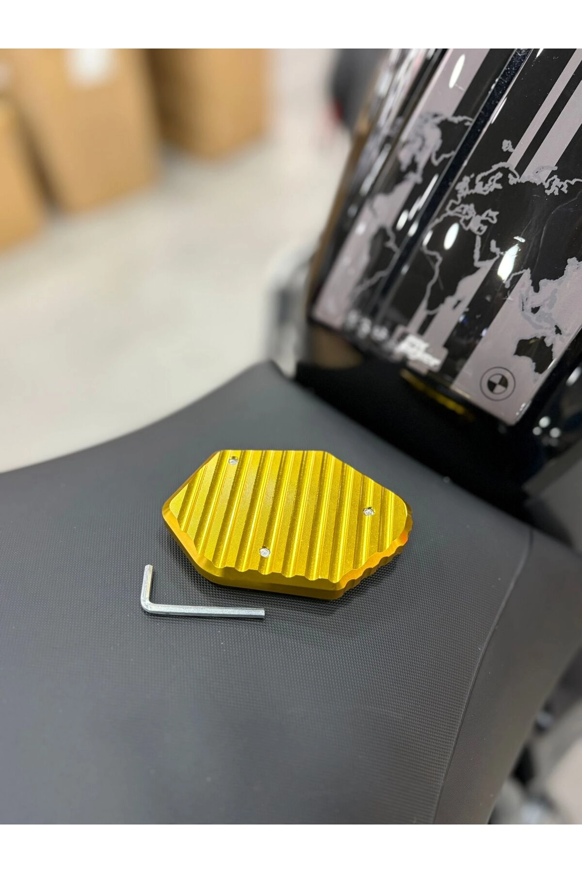resimler/genel/Yamaha Xmax Kaz Ayağı Ayak Genişletme Aparatı 2018 2020 Gold
