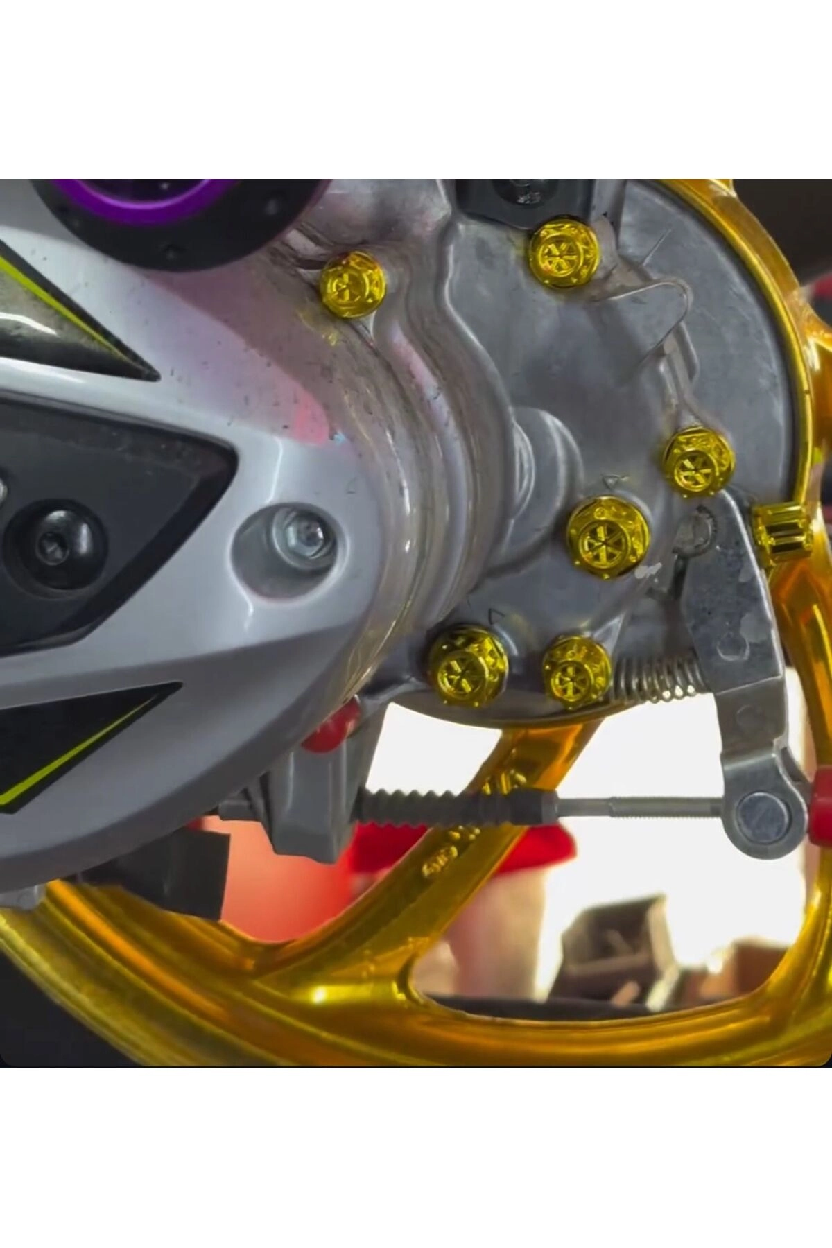 resimler/genel/PCX,DİO VİDA KAPAK GOLD RENK
