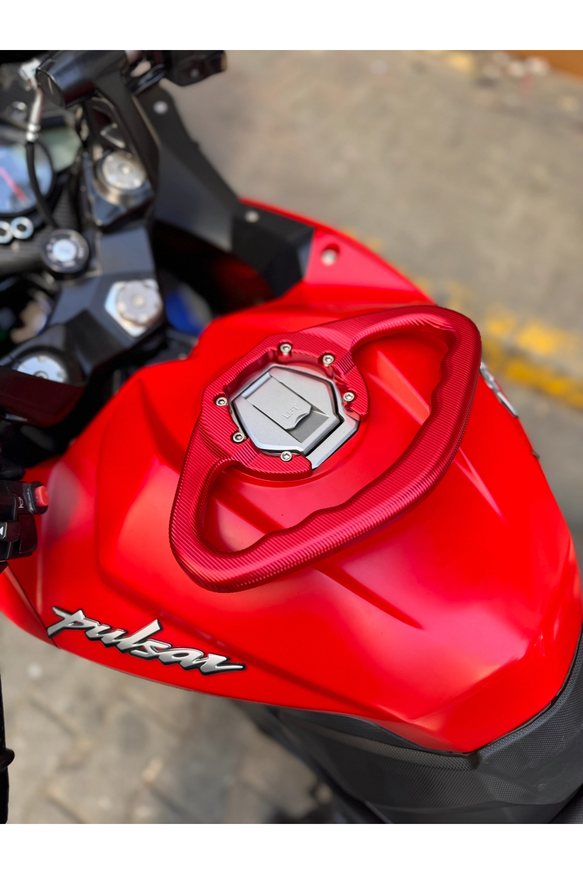 Bajaj Pulsar NS 200 RS 200 Uyumlu Depo Üstü Artçı Yolcu Tutamaç döküm